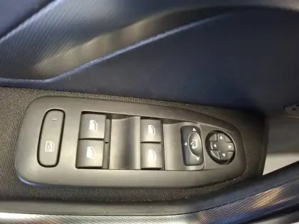 Photo 19 Peugeot 2008  BlueHDi 100ch S&S BVM5