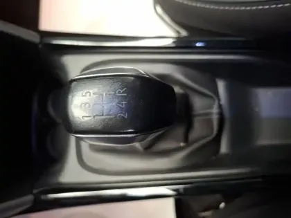 Photo 27 Peugeot 2008  BlueHDi 100ch S&S BVM5