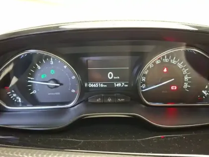 Photo 22 Peugeot 2008  BlueHDi 100ch S&S BVM5