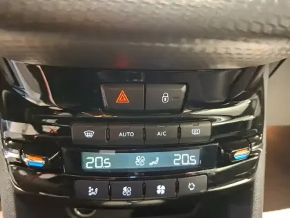 Photo 25 Peugeot 2008  BlueHDi 100ch S&S BVM5