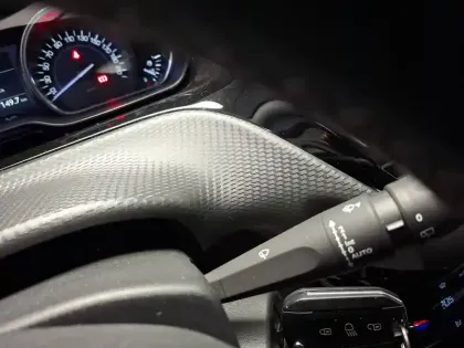 Photo 24 Peugeot 2008  BlueHDi 100ch S&S BVM5