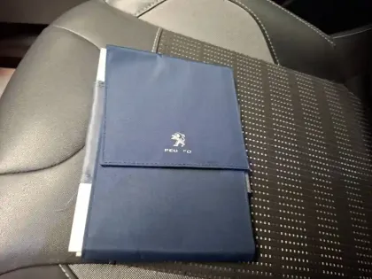 Photo 35 Peugeot 2008  BlueHDi 100ch S&S BVM5