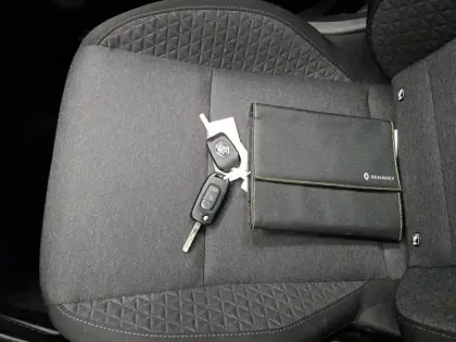 Photo 37 Renault Clio  TCe 90 X-Tronic - 21