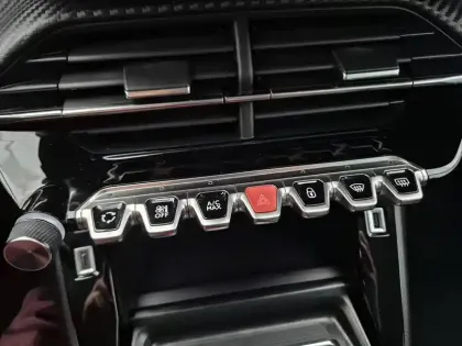Photo 62 Peugeot 2008  Electrique 136 ch