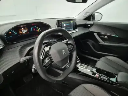 Photo 59 Peugeot 2008  Electrique 136 ch