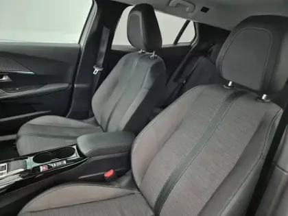Photo 56 Peugeot 2008  Electrique 136 ch