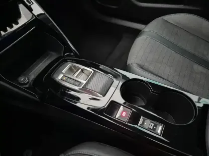 Photo 36 Peugeot 2008  Electrique 136 ch