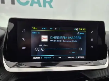 Photo 64 Peugeot 2008  Electrique 136 ch