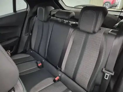 Photo 33 Peugeot 2008  Electrique 136 ch