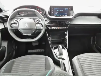 Photo 7 Peugeot 2008  PureTech 130 S&S EAT8