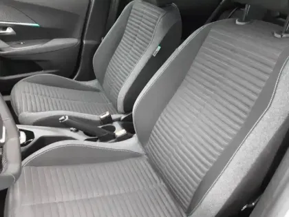 Photo 10 Peugeot 2008  PureTech 130 S&S EAT8