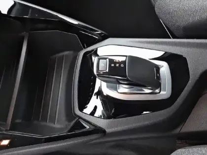 Photo 13 Peugeot 2008  PureTech 130 S&S EAT8