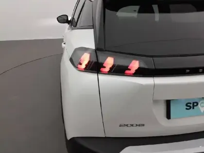 Photo 16 Peugeot 2008  PureTech 130 S&S EAT8