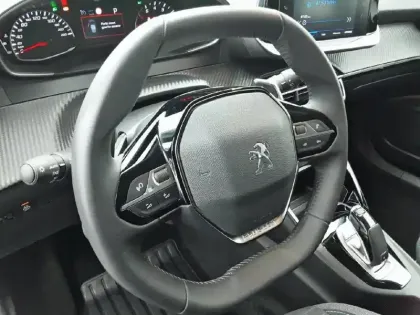 Photo 8 Peugeot 2008  PureTech 130 S&S EAT8