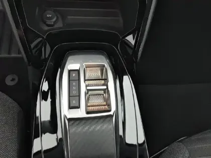 Photo 13 Peugeot 208  Electrique 50 kWh 136ch