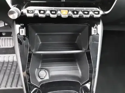 Photo 22 Peugeot 208  Electrique 50 kWh 136ch