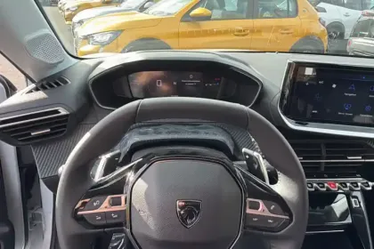 Photo 16 Peugeot 208  Hybrid 110 e-DCS6