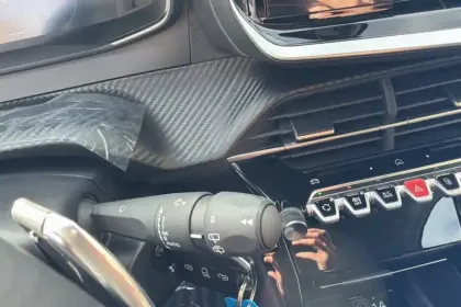 Photo 18 Peugeot 208  Hybrid 110 e-DCS6