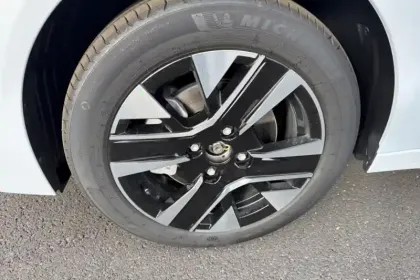 Photo 11 Peugeot 208  Hybrid 110 e-DCS6