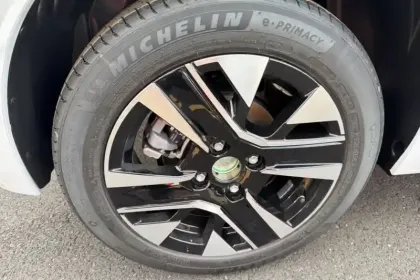 Photo 13 Peugeot 208  Hybrid 110 e-DCS6