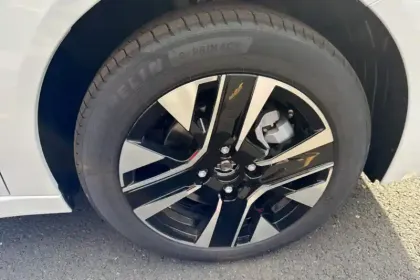 Photo 14 Peugeot 208  Hybrid 110 e-DCS6