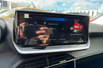 Photo 15 Peugeot 208  Hybrid 110 e-DCS6