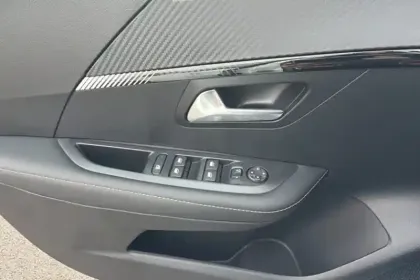 Photo 23 Peugeot 208  Hybrid 110 e-DCS6