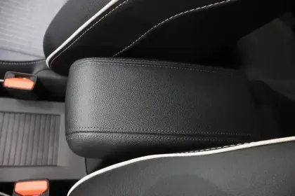 Photo 48 Renault Clio  Eco-G 100 ch GSR2