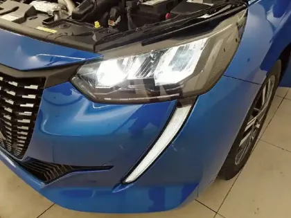 Photo 15 Peugeot 208  PureTech 100 S&S BVM6