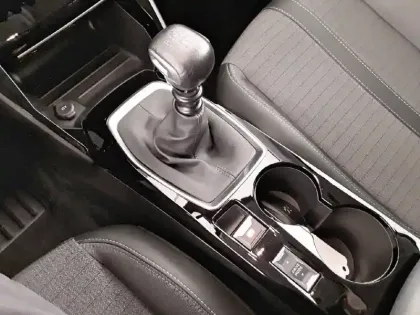 Photo 13 Peugeot 208  PureTech 100 S&S BVM6