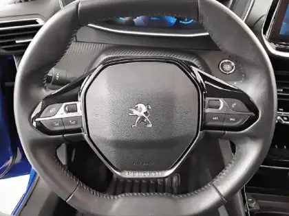 Photo 8 Peugeot 208  PureTech 100 S&S BVM6