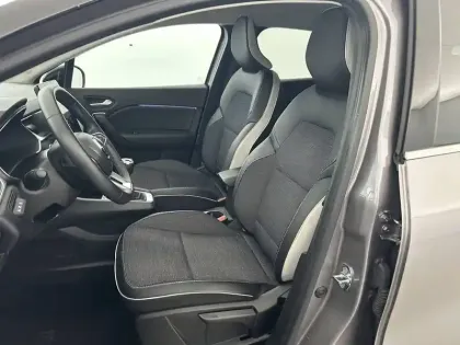 Photo 47 Renault Captur  mild hybrid 140