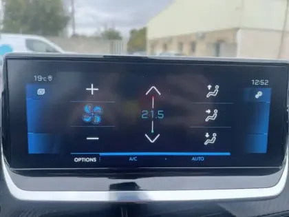 Photo 12 Peugeot 2008  BlueHDi 110 S&S BVM6