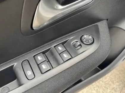 Photo 41 Peugeot 208  PureTech 75 S&S BVM5