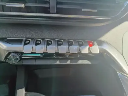 Photo 12 Peugeot 3008  PureTech 130ch S&S EAT8 Allure Pack