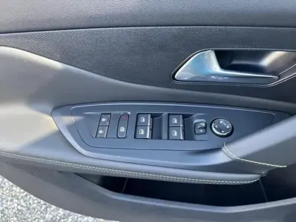 Photo 19 Peugeot 408  PHEV 225 e-EAT8 GT