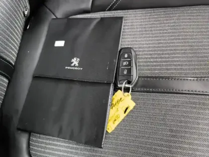 Photo 15 Peugeot 3008  Puretech 130ch S&S BVM6 Allure Pack