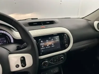 Photo 11 Renault Twingo  III E-Tech