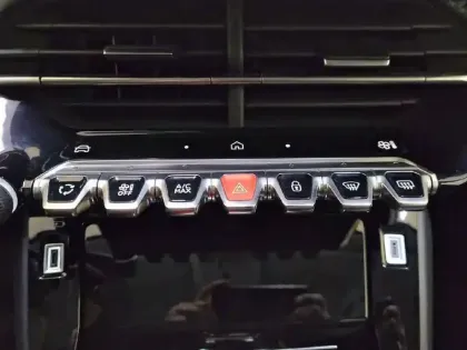 Photo 26 Peugeot 208  Hybrid 100 e-DCS6