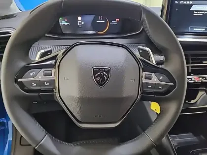 Photo 8 Peugeot 208  Hybrid 100 e-DCS6