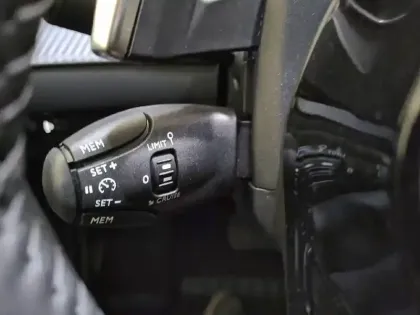 Photo 28 Peugeot 208  Hybrid 100 e-DCS6