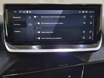 Photo 24 Peugeot 208  Hybrid 100 e-DCS6