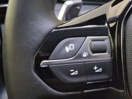 Photo 29 Peugeot 208  Hybrid 100 e-DCS6