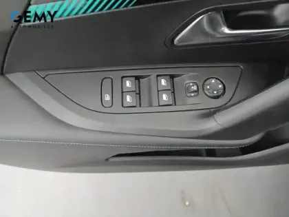 Photo 27 Peugeot 2008  BlueHDi 130 S&S EAT8