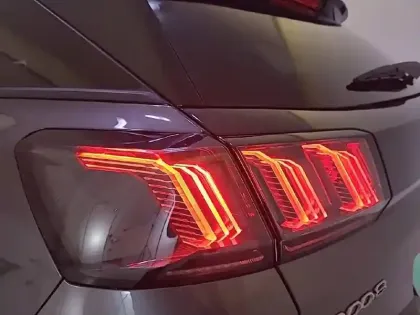 Photo 16 Peugeot 3008  Hybrid 225 e-EAT8