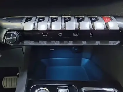 Photo 24 Peugeot 3008   ALLURE PACK HDI 130 EAT8