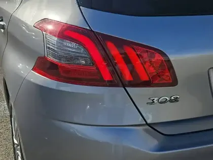 Photo 36 Peugeot 308  PureTech 130ch S&S EAT8