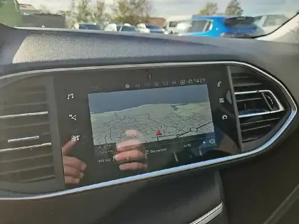 Photo 37 Peugeot 308  PureTech 130ch S&S EAT8