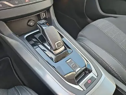 Photo 33 Peugeot 308  PureTech 130ch S&S EAT8