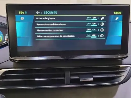 Photo 21 Peugeot 3008  Hybrid 225 e-EAT8